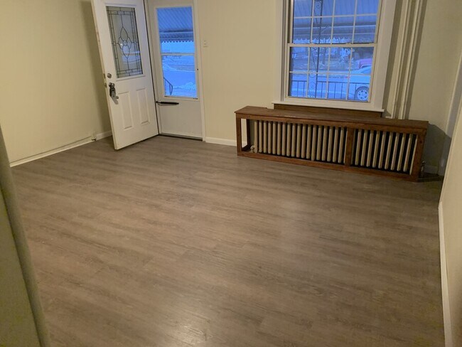 Building Photo - 145 - 147 Elm