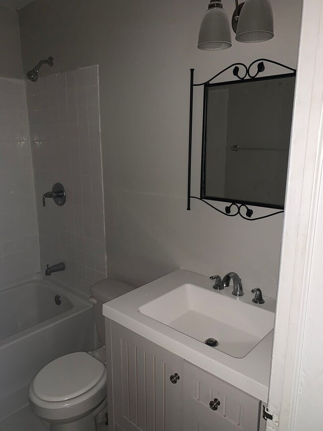 Building Photo - Charming and Modernized Three Bedroom Home...