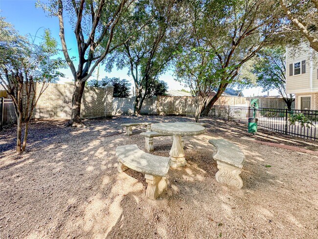 Building Photo - 3001 Murworth Dr