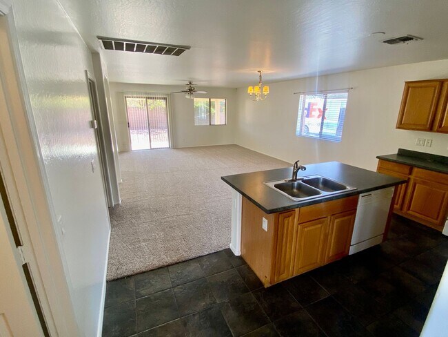 Building Photo - 3 Bed, 2 Bath in Rancho El Mirage