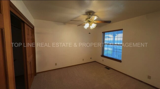 Building Photo - Beautiful Country Custom Home For Rent in Corcoran!