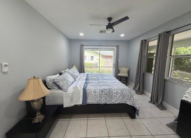 Building Photo - 1392 Riverside Cir