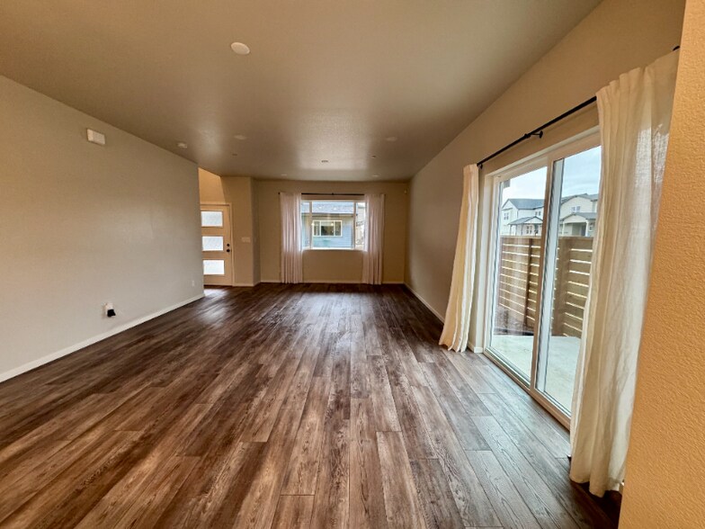 Building Photo - 2968 Barnstormer St