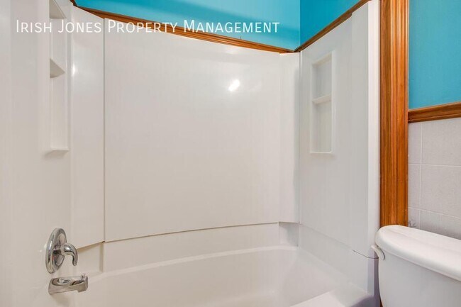 Building Photo - 138 Weimar St