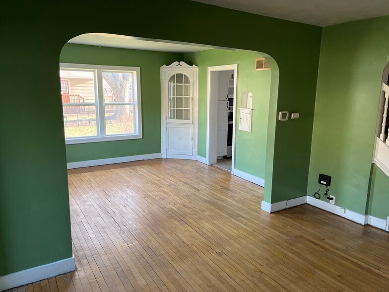main level dining room - N139 McKay Ave