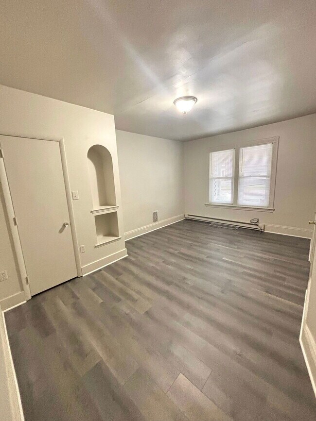 Building Photo - 678 Columbia Ave