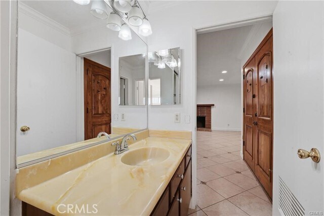 Building Photo - 937 N Greenpark Ave