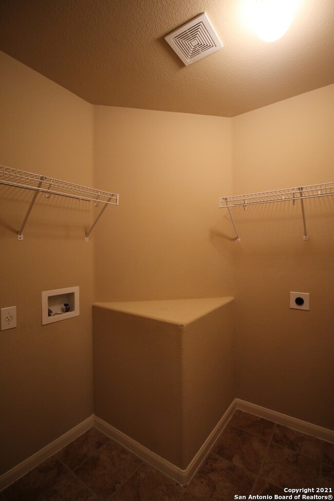 Building Photo - 398 Pecan Meadows