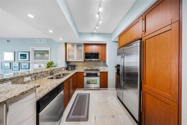 Building Photo - 2831 N Ocean Blvd