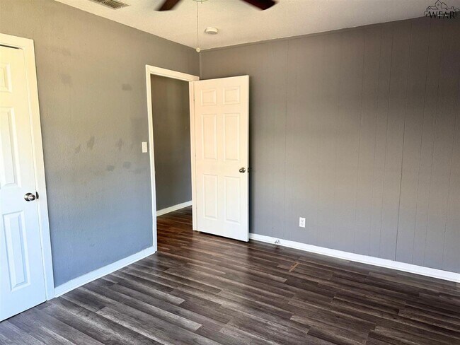 Building Photo - 2949 Cunningham Dr