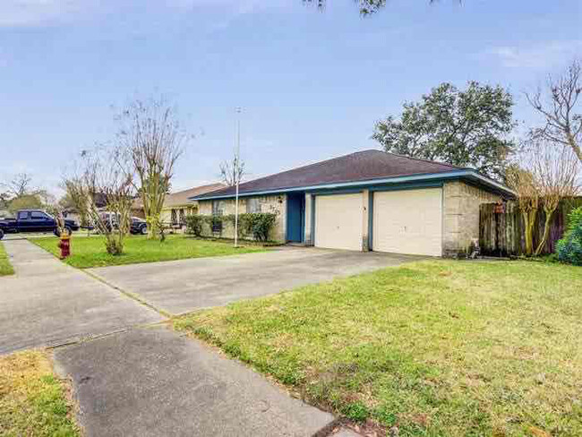 Building Photo - 3705 Downing Cir