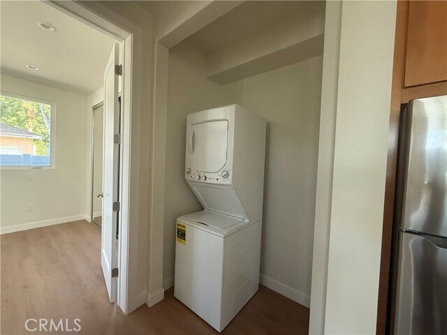 Building Photo - 20953 Saticoy St