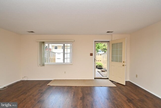 Building Photo - 6832 Heatherway Ct