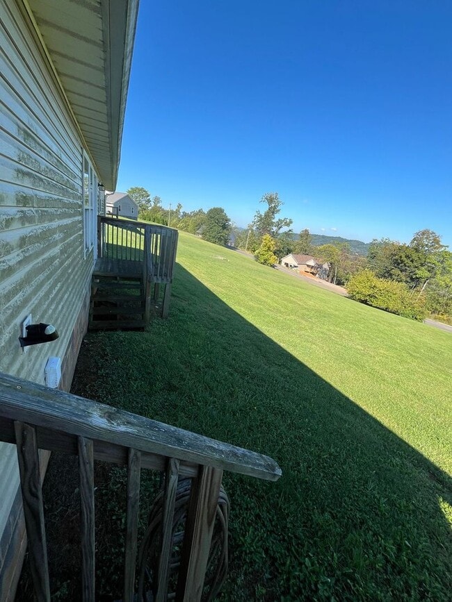 Building Photo - 2-bedroom, 2-bathroom home located in the beautiful Dandridge