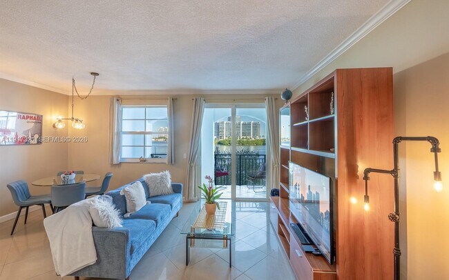 Building Photo - 3255 NE 184th St