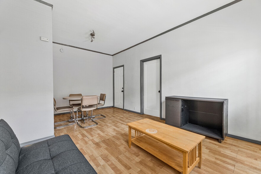 Building Photo - 2816 Ellendale Pl