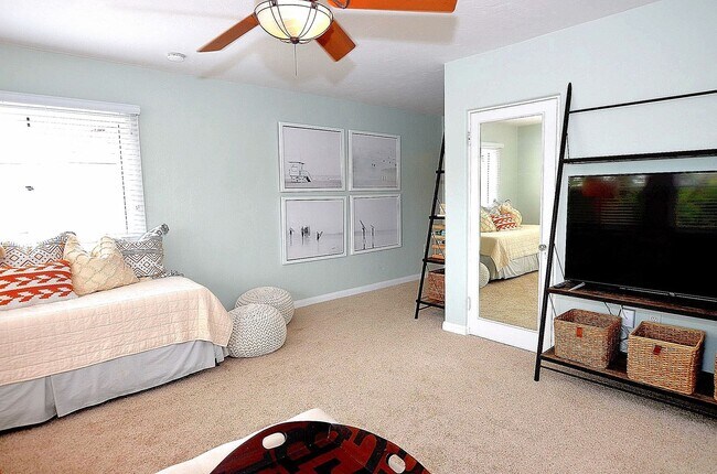 Building Photo - Exquisite Vacation unit in the Heart of Co...