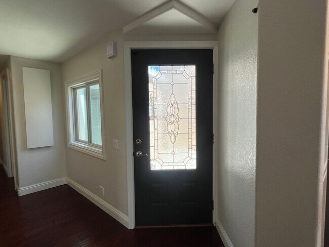 Building Photo - Stunning *VIEW* home for rent in desirable...