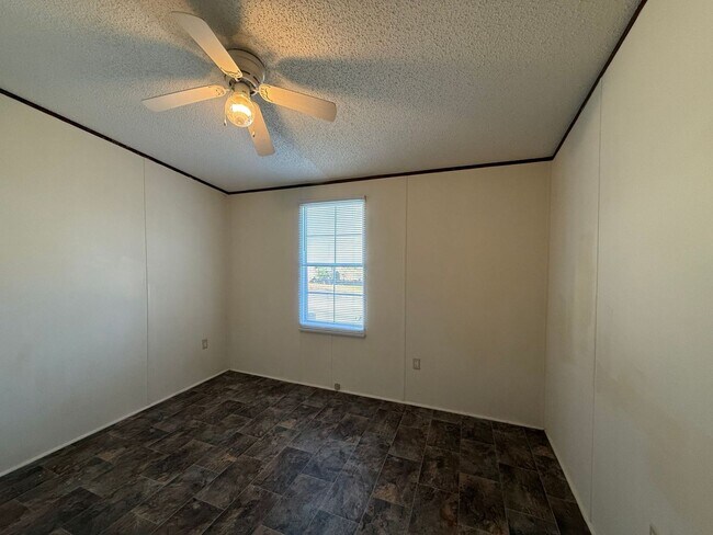 Building Photo - 3 Bedroom 2 bath mobile home