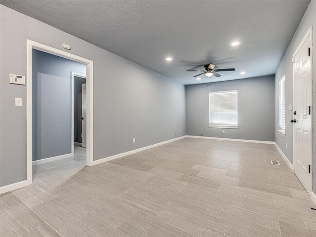 Building Photo - 14008 Gateway Dr