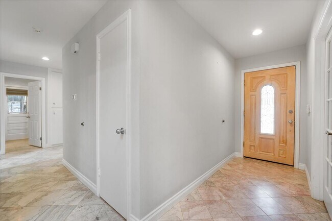 Building Photo - 7365 Pomelo Dr