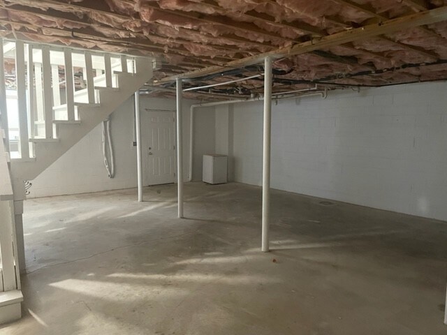 Full unifinished basement - 314 Deerpoint Dr