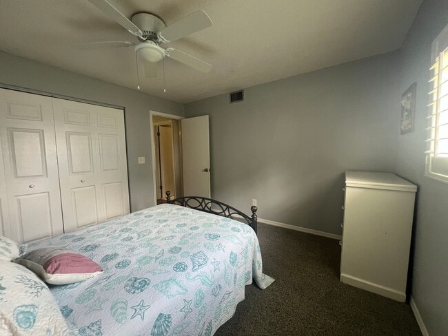 Building Photo - BEAUTIFUL and Renovated Riverfront Furnish...