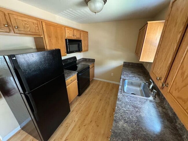 Building Photo - 601 Honeysuckle Ln