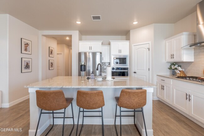 Building Photo - 828 Paseo Solar Dr