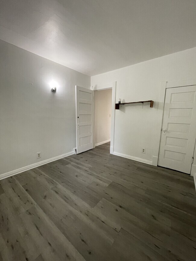 Building Photo - 632 Marmion Ave