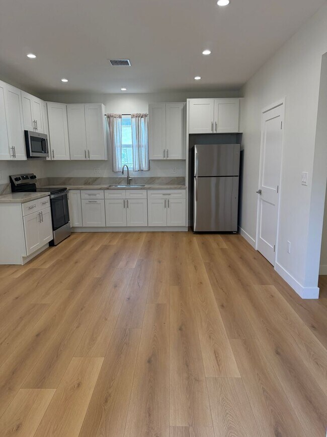 Building Photo - 1045 Sonora Ave