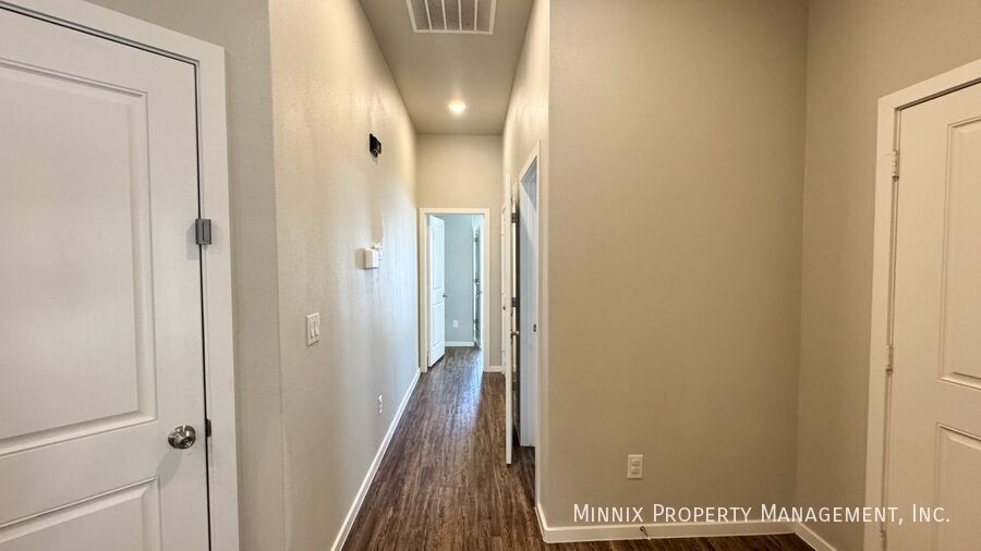 Building Photo - 2112 N Avenue L