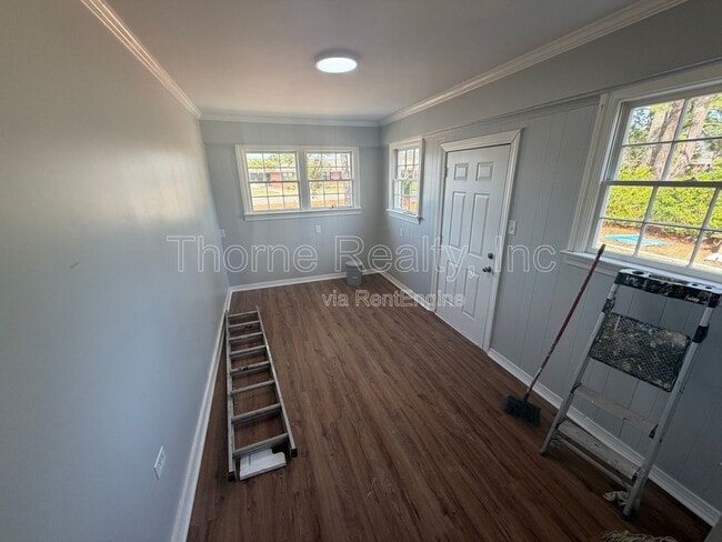 Building Photo - 1600 King Cir