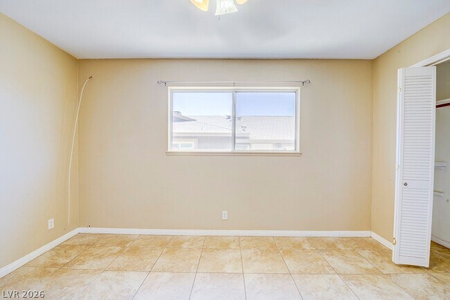 Building Photo - 3990 E Syracuse Dr