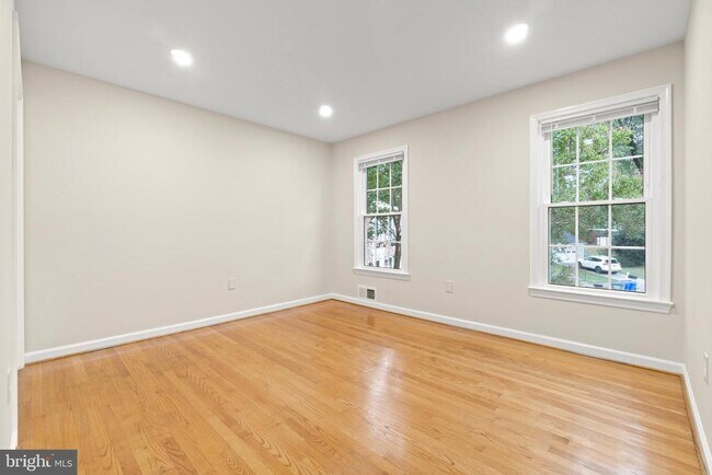 Building Photo - 1830 Clifdale Ct