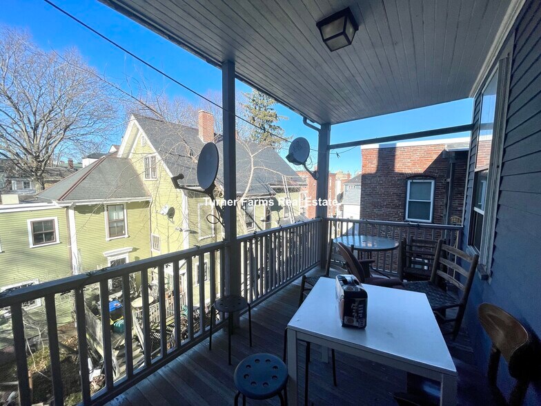 Building Photo - 803 Parker St