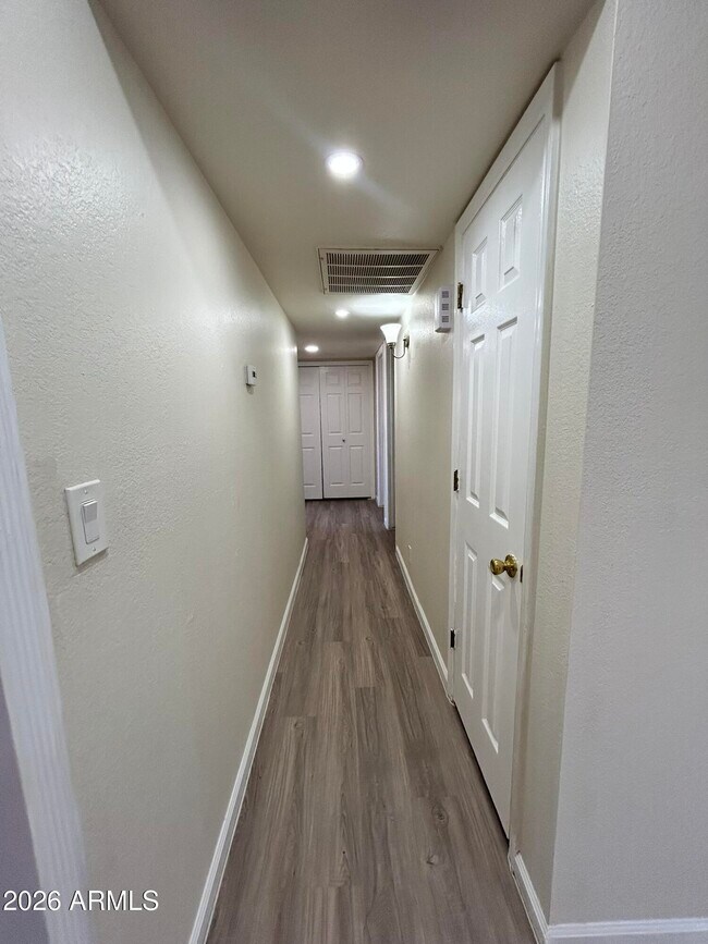 Building Photo - 711 N Oracle Cir