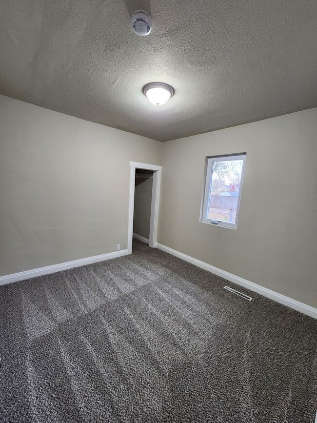 Building Photo - 2 Bedroom 1 Bathroom House