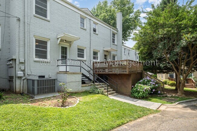 Building Photo - 564 Wakefield Dr