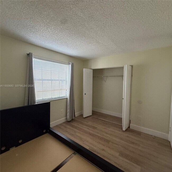 Building Photo - 1301 S Franklin Ave