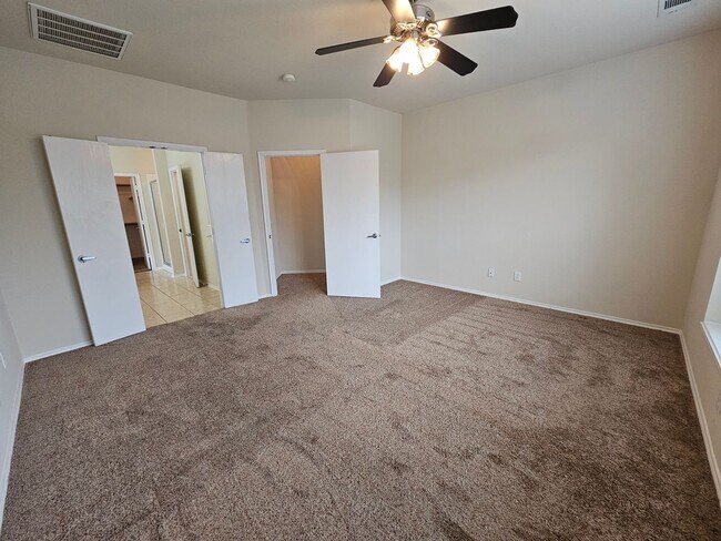 Building Photo - Available now ready for immediate move in