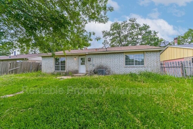 Building Photo - 14634 Dartwood Dr