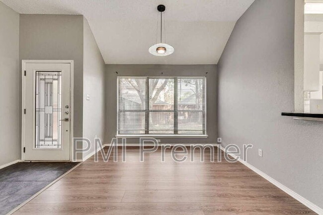 Building Photo - 1220 Royal Crescent Dr