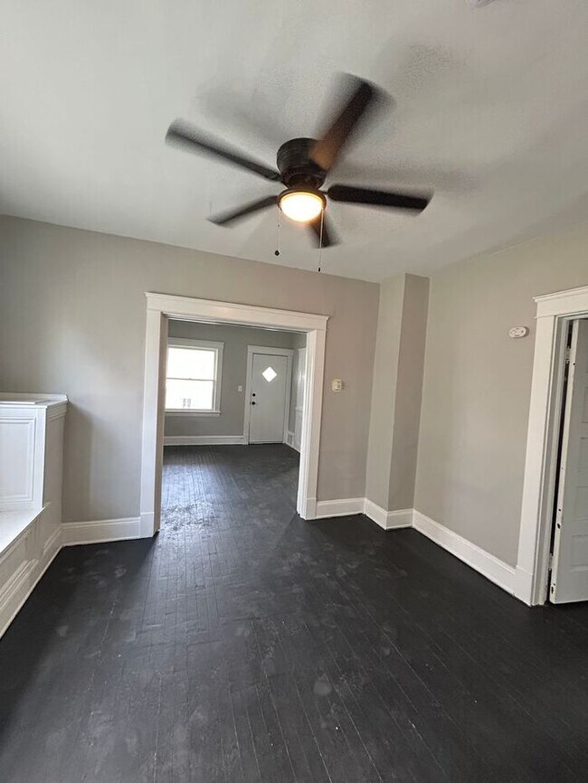 Building Photo - Charming 2-bedroom, 1-bathroom house locat...
