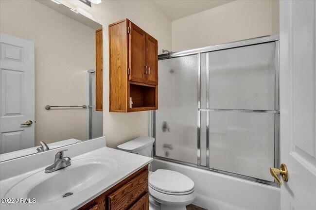Building Photo - 902 E Madeline Dr