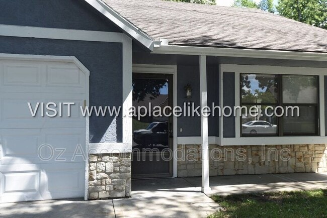 Building Photo - 119 SE Greystone Dr