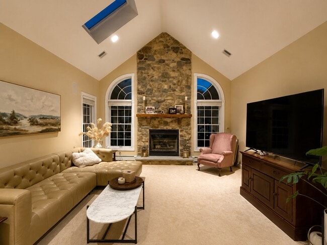 Building Photo - 6110 Palomino Dr