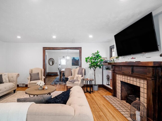 Building Photo - 3222 West Blvd