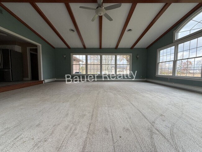 Building Photo - Beautiful County Setting