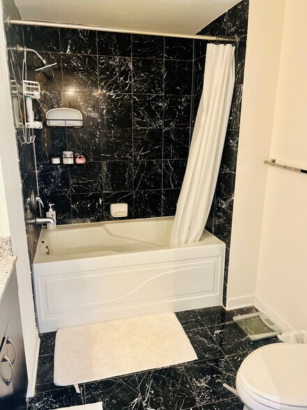 Building Photo - 475 K St NW